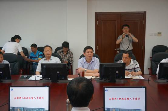 说明:H:\2015.5.20互联网培训汇报\互联网+座谈会照片\DSC03942.JPG